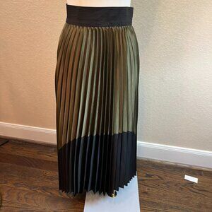 Saks Fifth Avenue Olive and Black Pleated Skirt